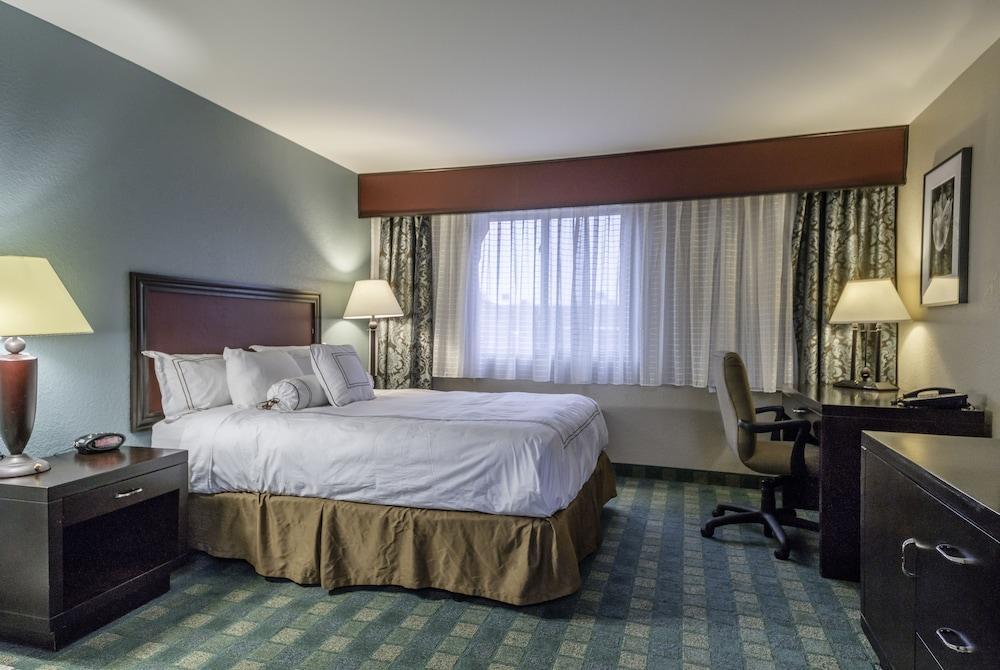 Causeway Bay Hotel Lansing Exterior photo