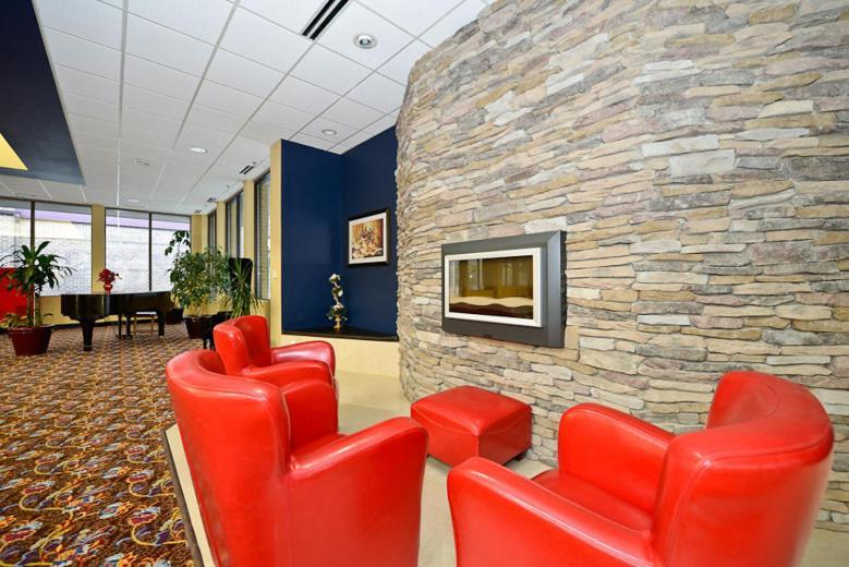 Causeway Bay Hotel Lansing Exterior photo