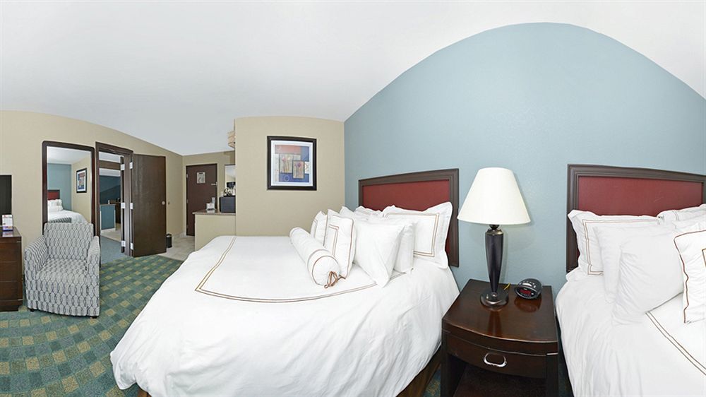 Causeway Bay Hotel Lansing Exterior photo