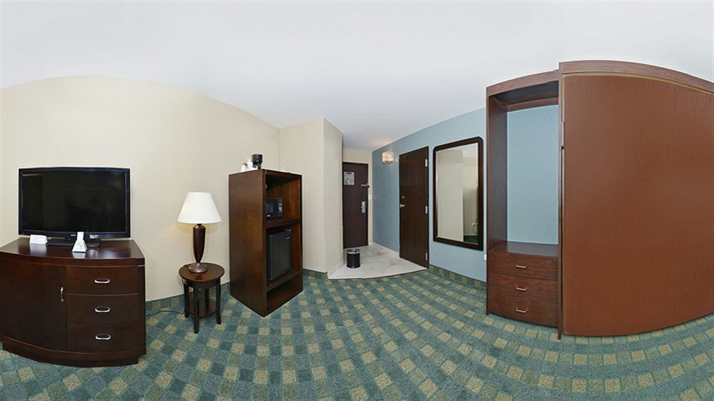 Causeway Bay Hotel Lansing Exterior photo