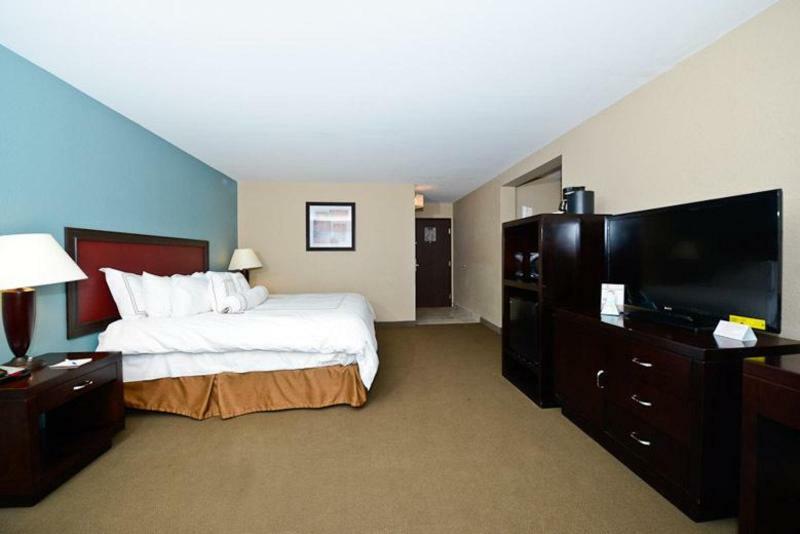 Causeway Bay Hotel Lansing Exterior photo