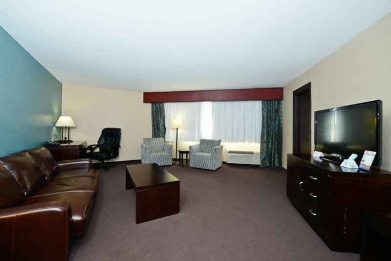 Causeway Bay Hotel Lansing Exterior photo