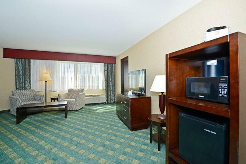 Causeway Bay Hotel Lansing Exterior photo